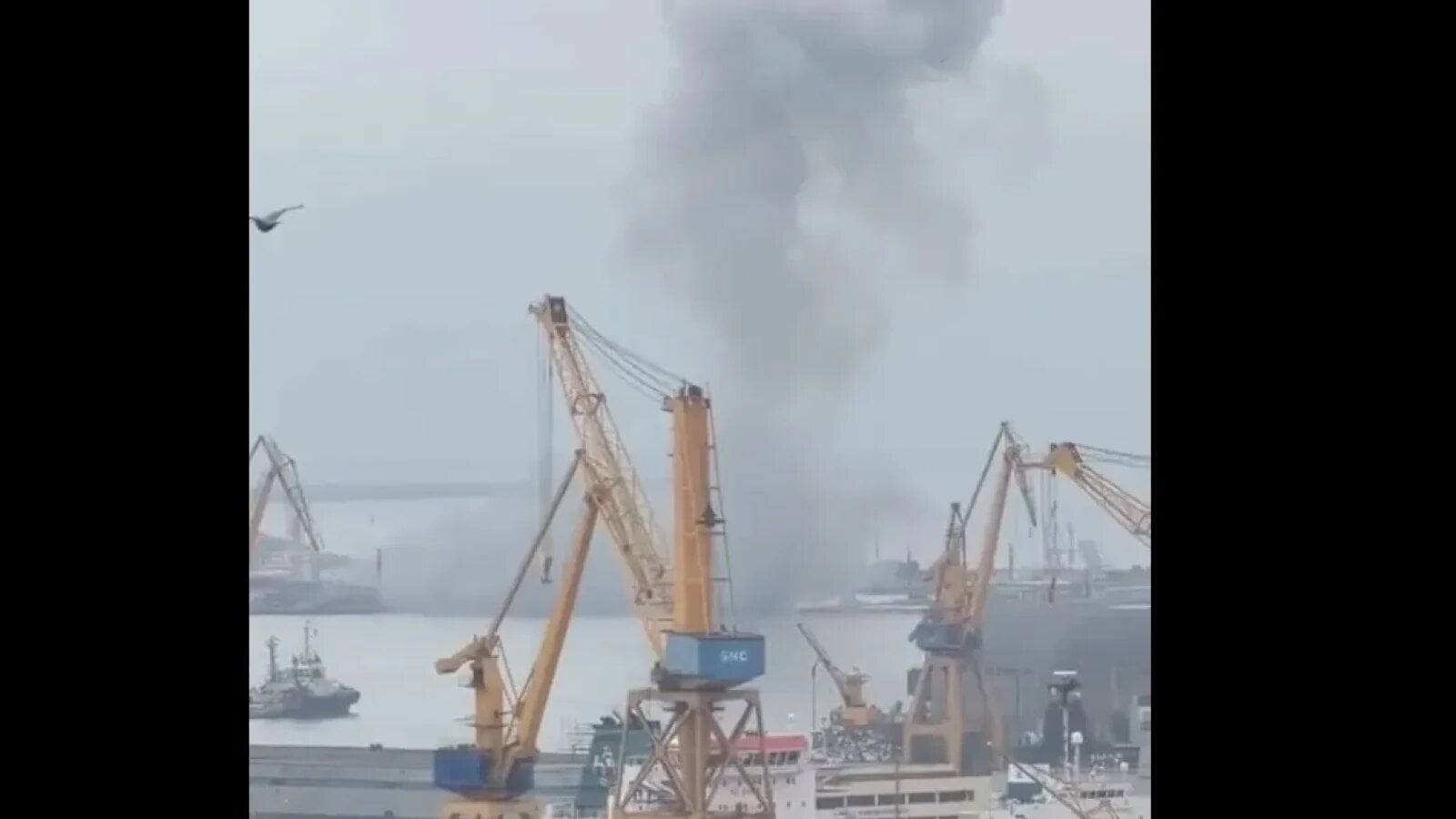 VIDEO 'La 50 de metri sunt depozite imense de combustibil'. Expert: Explozia dronei din Portul Constanța putea provoca o catastrofă