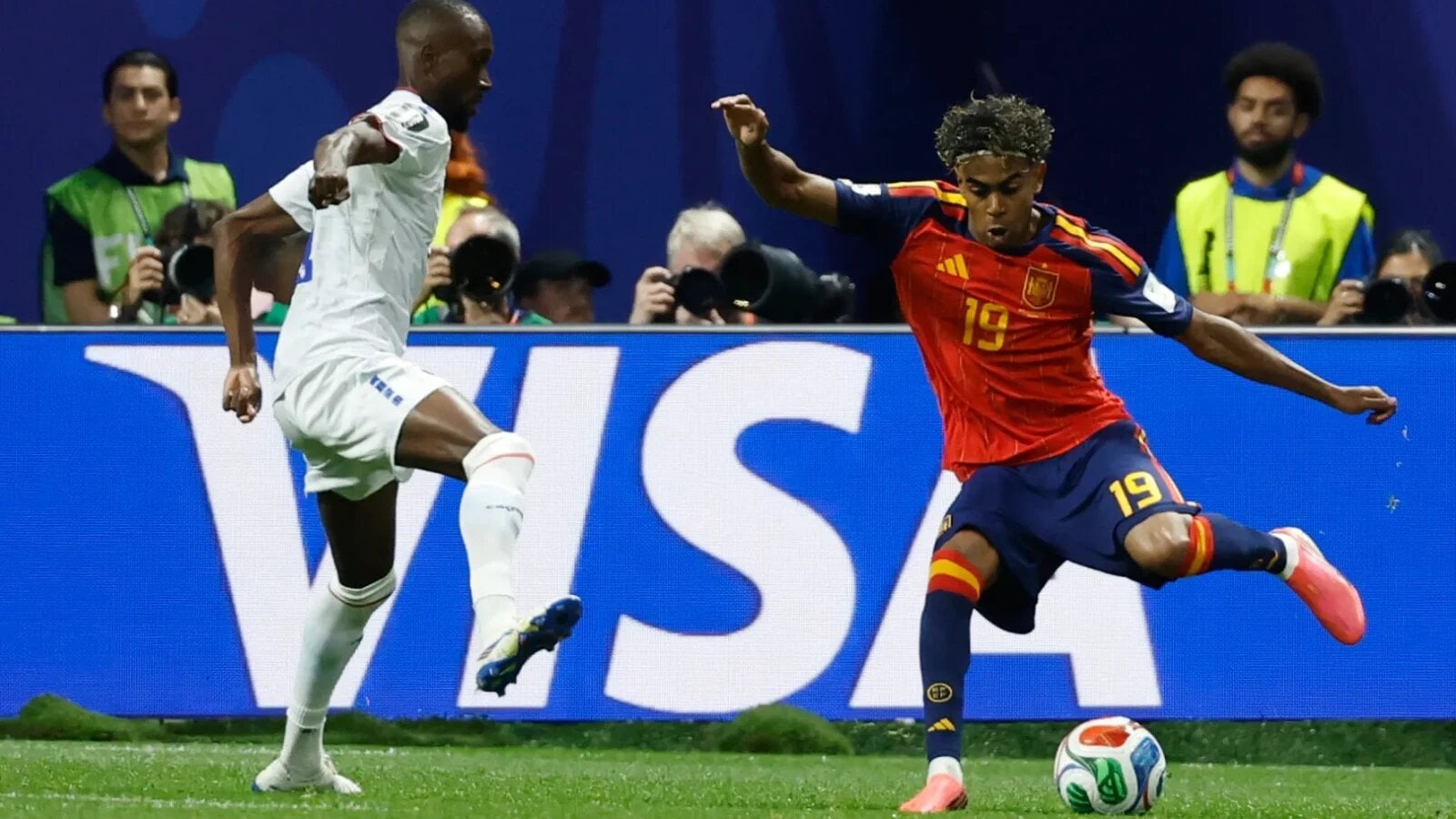 Gigi Becali vrea să-l vândă pe fotbalistul care joacă la Cupa Mondială. Ce clauză de reziliere are